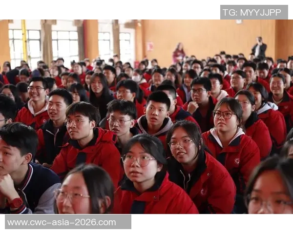 梁雨在足球场上的奋斗与梦想追逐之旅
